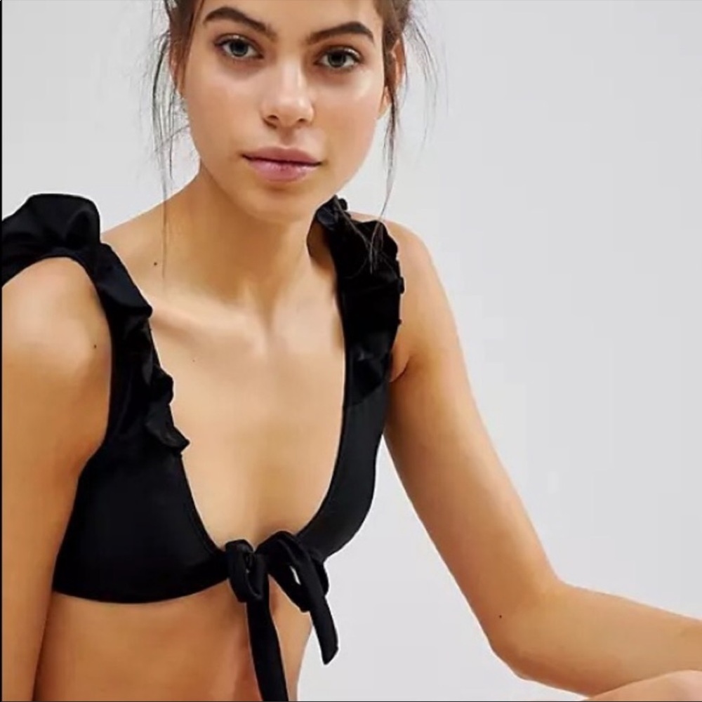 NWT Missguided Frill Shoulder Tie Front Bikini Top